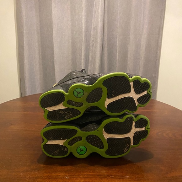 Jordan retro 13- black with green details. - Picture 4 of 4
